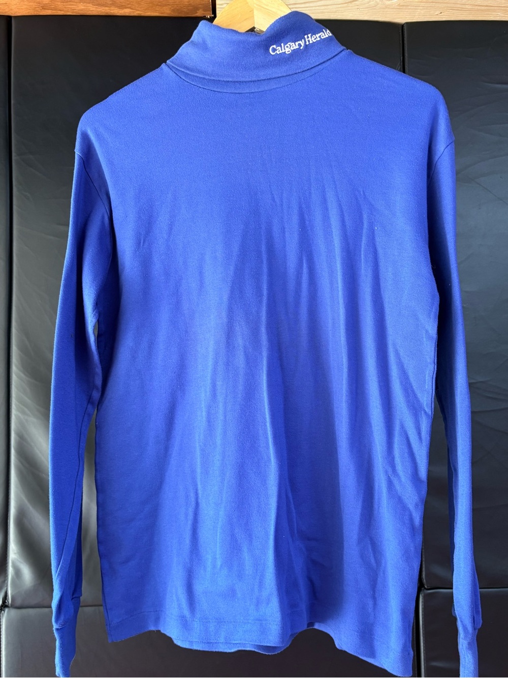 Caleche | VTG 90s "Calgary Herald" Spellout Turtleneck - Unisex XL, Royal Blue